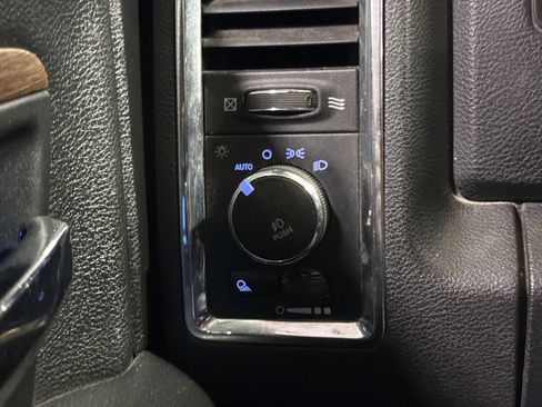Used 2014 RAM 1500 Laramie w/ Convenience Group AWD/4WD image 18