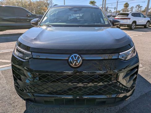 New 2026 Volkswagen Tiguan SE R-Line FWD image 9
