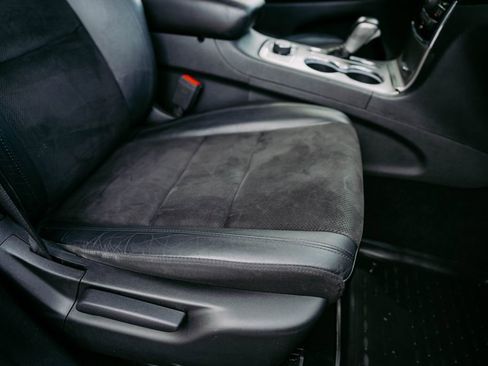 Used 2020 Jeep Grand Cherokee Altitude image 16