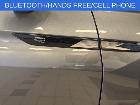 Used 2023 Volkswagen Tiguan SE R-Line image 8