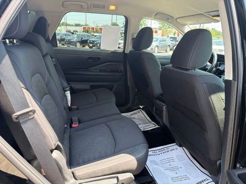 Used 2024 Nissan Pathfinder SV FWD image 19