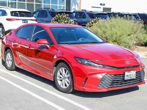 Certified 2025 Toyota Camry LE w/ Convenience Package image 5