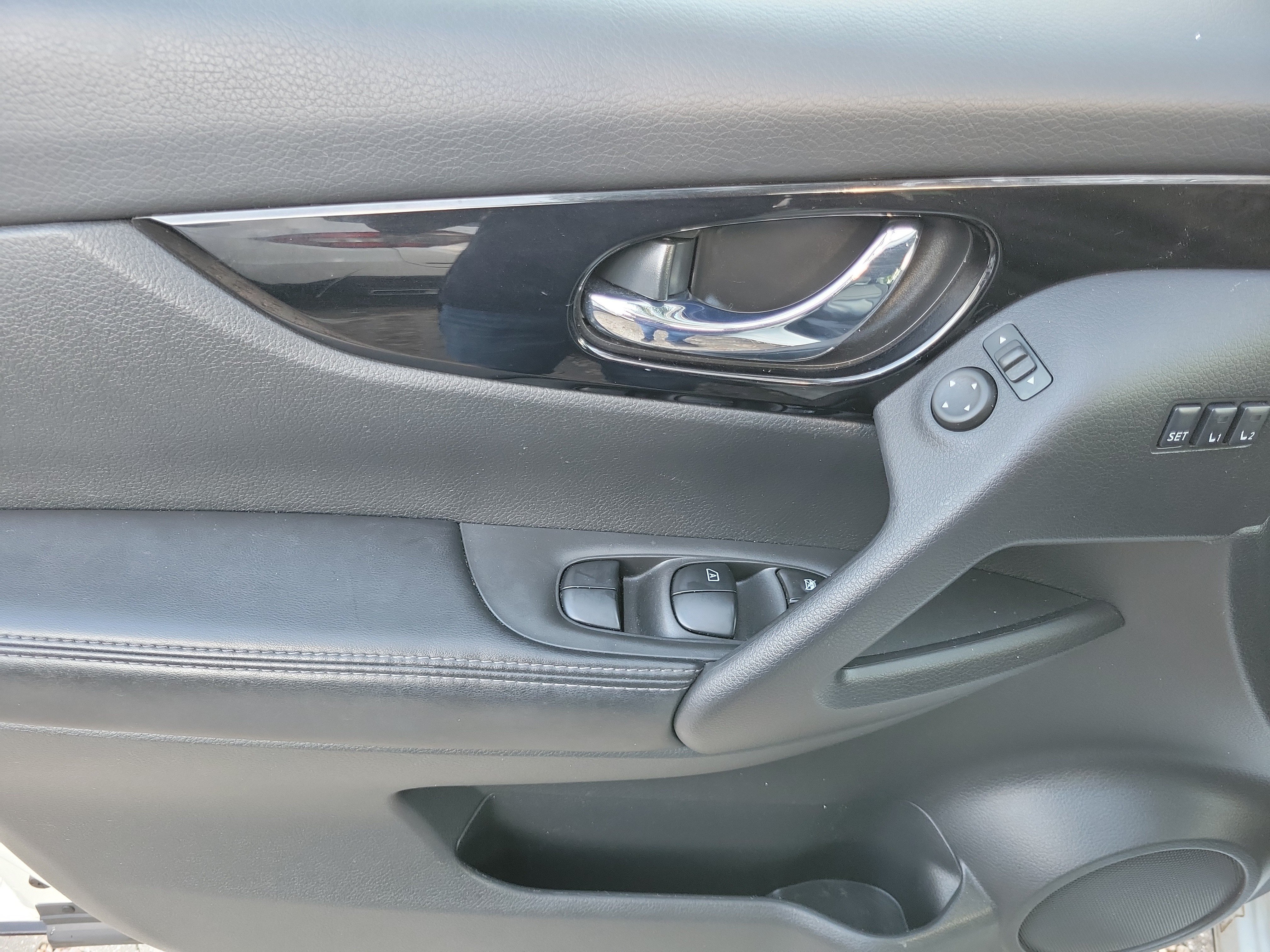 Used 2021 Nissan Rogue Sport SL w/ Premium Package FWD image 17