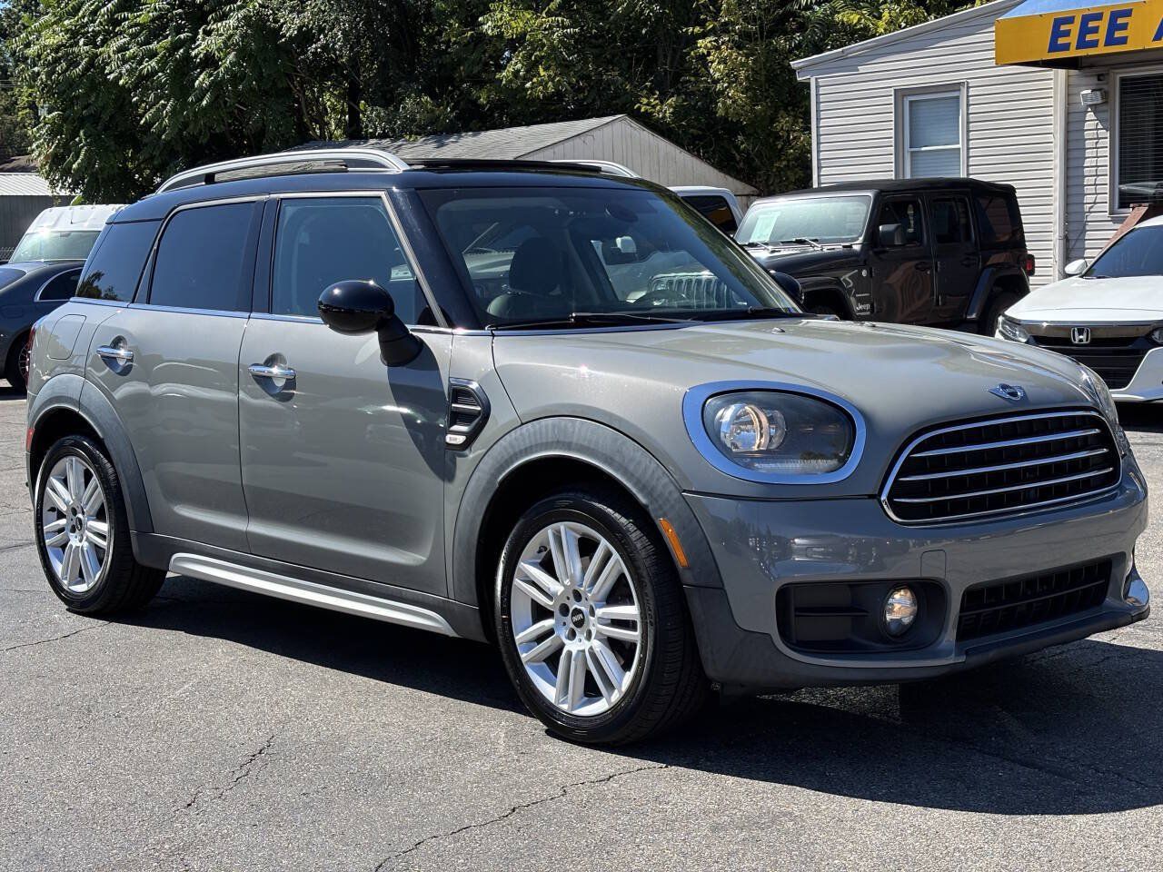 Used 2017 MINI Cooper Countryman FWD image 2