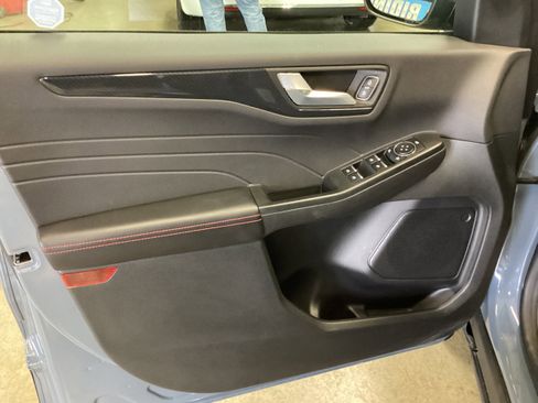Used 2025 Ford Escape ST-Line Select AWD/4WD image 12