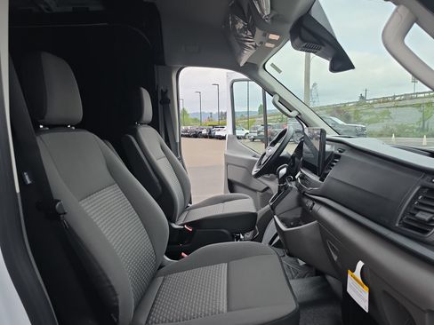 New 2026 Ford Transit 250 148 Medium Roof w/ Load Area Protection Package RWD image 18