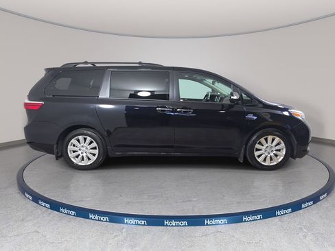 Used 2017 Toyota Sienna Limited Premium w/ Protection Package image 5