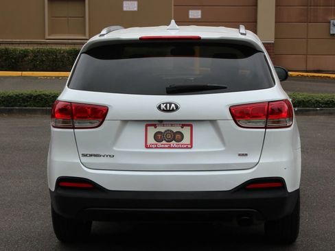 Used 2018 Kia Sorento FWD image 4