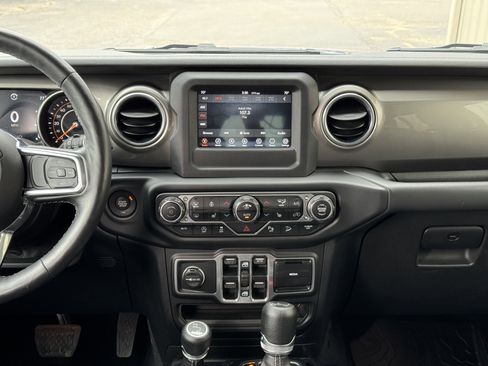 Used 2018 Jeep Wrangler Unlimited Sahara w/ Cold Weather Group AWD/4WD image 12