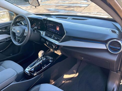 Used 2025 Chevrolet Trax LT image 22