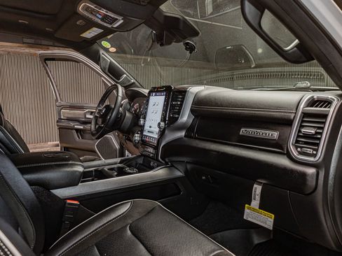 Used 2025 RAM 1500 Laramie w/ Sport Appearance Package AWD/4WD image 19