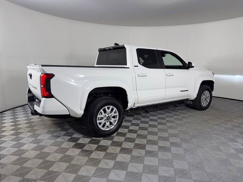 Used 2026 Toyota Tacoma SR5 AWD/4WD image 4