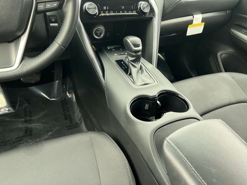Used 2023 Toyota Venza LE image 22