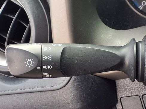 Used 2018 Toyota RAV4 LE image 13