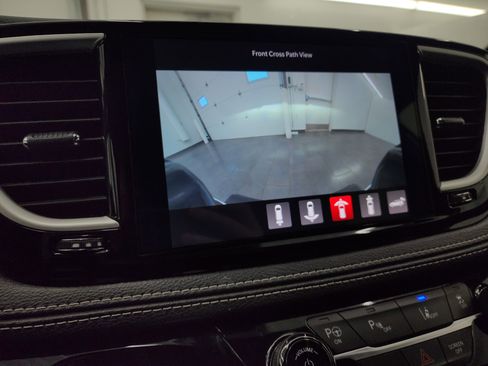 Used 2024 Chrysler Pacifica Limited image 18