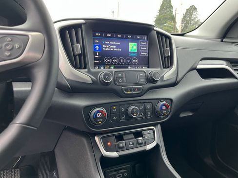 Used 2024 GMC Terrain SLT image 21