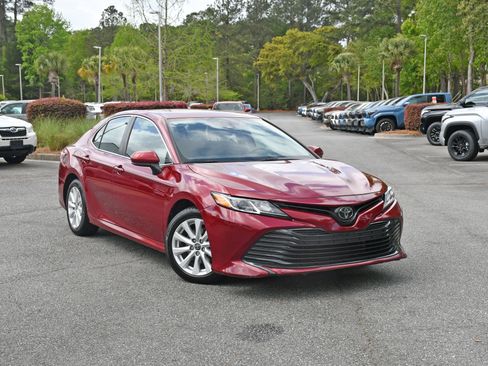 Used 2020 Toyota Camry LE image 6