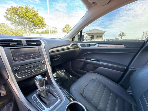 Used 2016 Ford Fusion SE w/ Equipment Group 202A AWD/4WD image 27