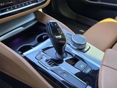 Used 2019 BMW 540i xDrive w/ M Sport Package image 9