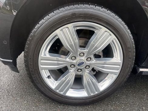 Used 2024 Ford Expedition Platinum image 13