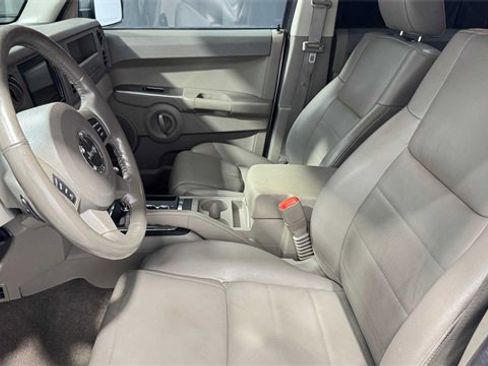 Used 2007 Jeep Commander Sport image 20