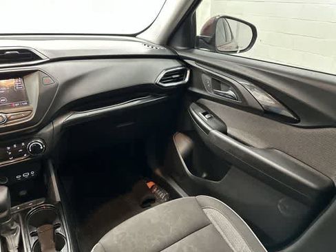 Used 2023 Chevrolet TrailBlazer LT FWD image 11