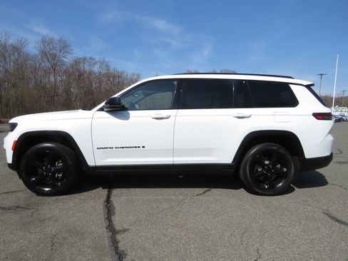 Used 2023 Jeep Grand Cherokee L Laredo image 8