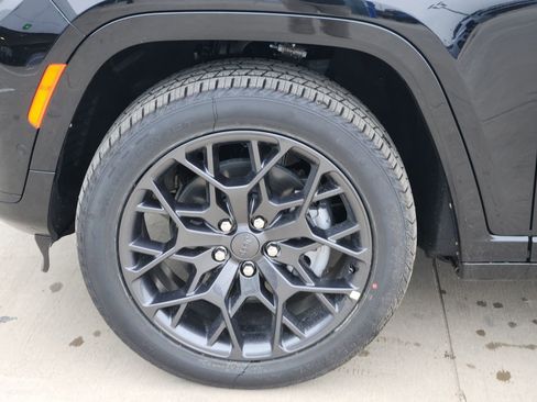New 2025 Jeep Grand Cherokee L Summit w/ Obsidian Package image 10