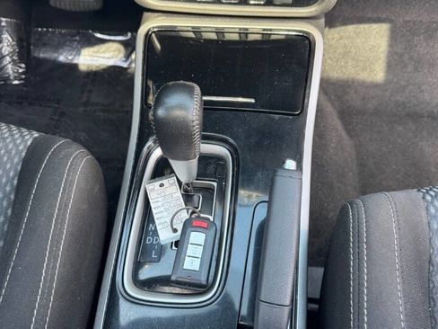 Used 2018 Mitsubishi Outlander SE image 25