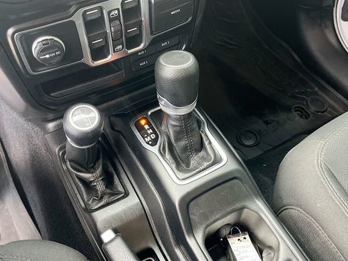 Used 2022 Jeep Wrangler Unlimited Sport AWD/4WD image 17