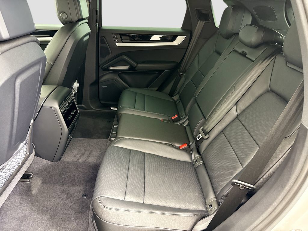 Used 2026 Porsche Cayenne AWD/4WD image 19