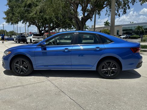 Certified 2023 Volkswagen Jetta SE w/ Panoramic Sunroof Package FWD image 7
