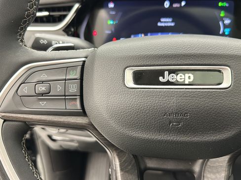 Used 2023 Jeep Grand Cherokee 4WD 4xe image 18