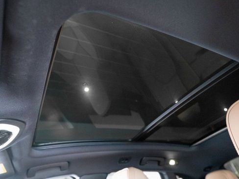 Certified 2022 Porsche Macan image 22