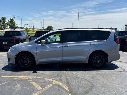 Used 2019 Chrysler Pacifica Touring-L Plus w/ Advanced Safetytec Group FWD image 8