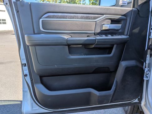 Used 2024 RAM 2500 Big Horn image 12