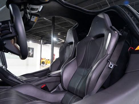 Used 2018 McLaren 720S image 18