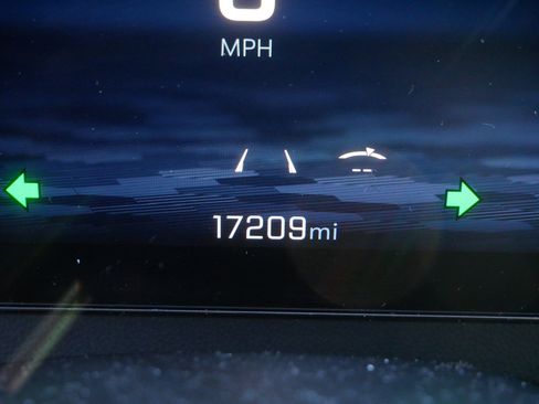 Used 2024 Chevrolet Traverse LT w/ Trailering Package image 30