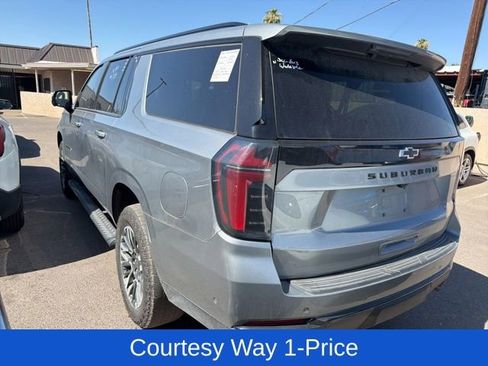 Used 2025 Chevrolet Suburban Z71 AWD/4WD image 4