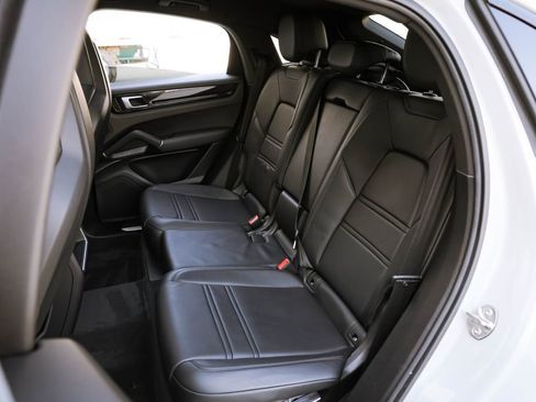 Used 2021 Porsche Cayenne Coupe image 31