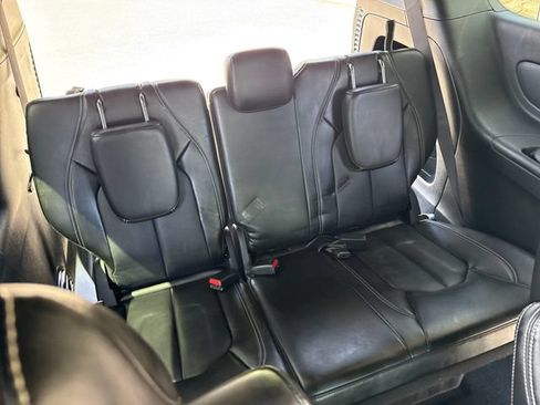 Used 2025 Chrysler Pacifica Select FWD image 12