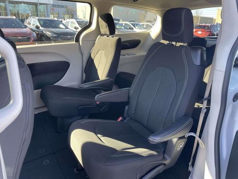 Used 2024 Chrysler Voyager LX image 3