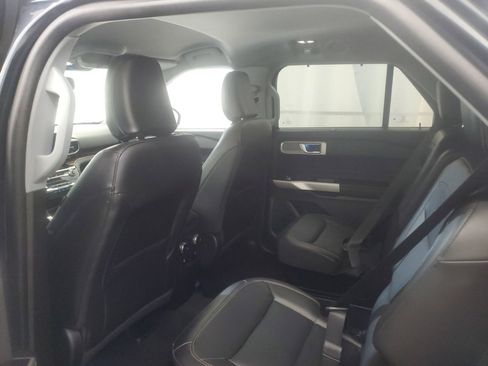 Used 2023 Ford Explorer Limited AWD/4WD image 9