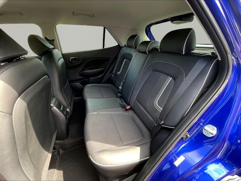Used 2024 Hyundai Venue Limited FWD image 22