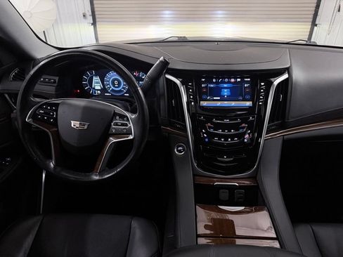 Used 2020 Cadillac Escalade Luxury w/ LPO, Radiant Package AWD/4WD image 23