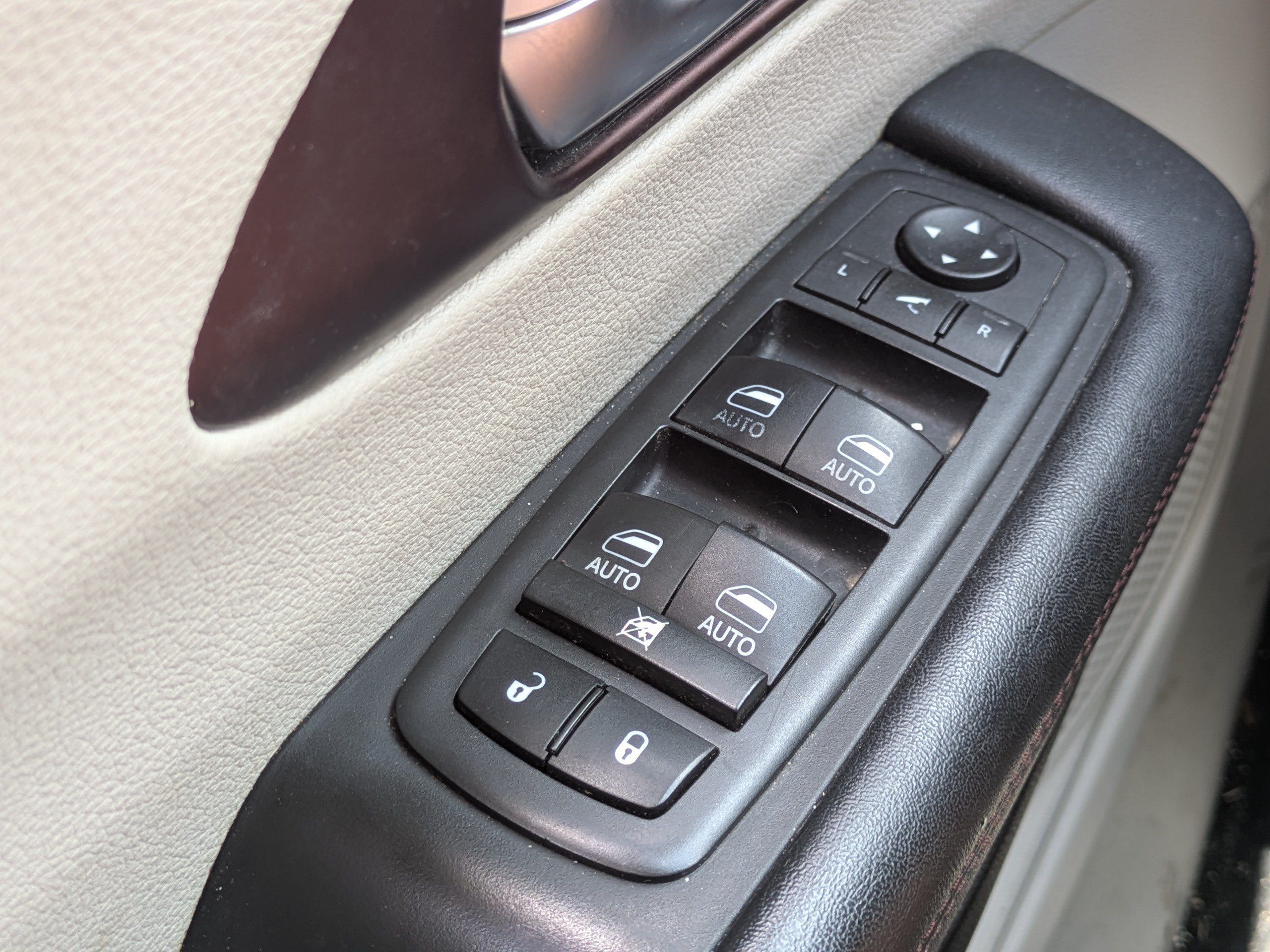 Used 2019 Chrysler Pacifica Limited FWD image 19