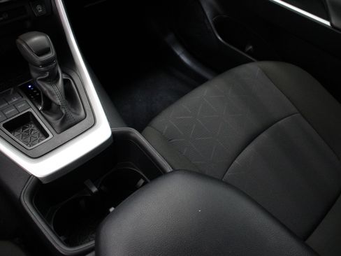 Used 2025 Toyota RAV4 XLE w/ Convenience Package FWD image 17