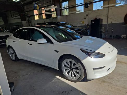 Used 2021 Tesla Model 3 Standard Range Plus RWD image 3