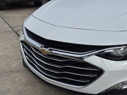 Used 2024 Chevrolet Malibu LT image 3