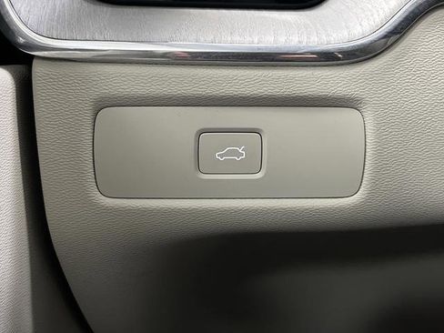Used 2025 Volvo XC60 B5 Ultra w/ Protection Package Premier image 25
